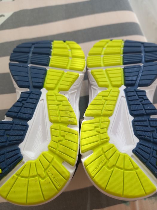 Adidași mărimea 28