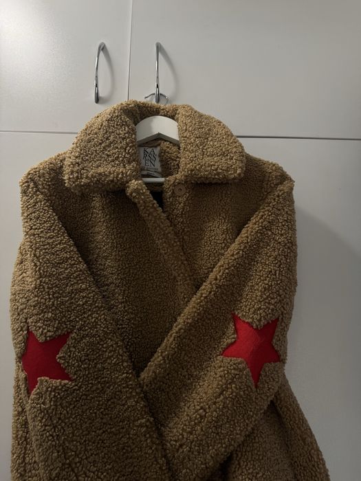 Връхни дрехи на различни марки