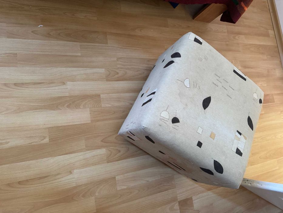 Диван тройка 200см и две табуретки