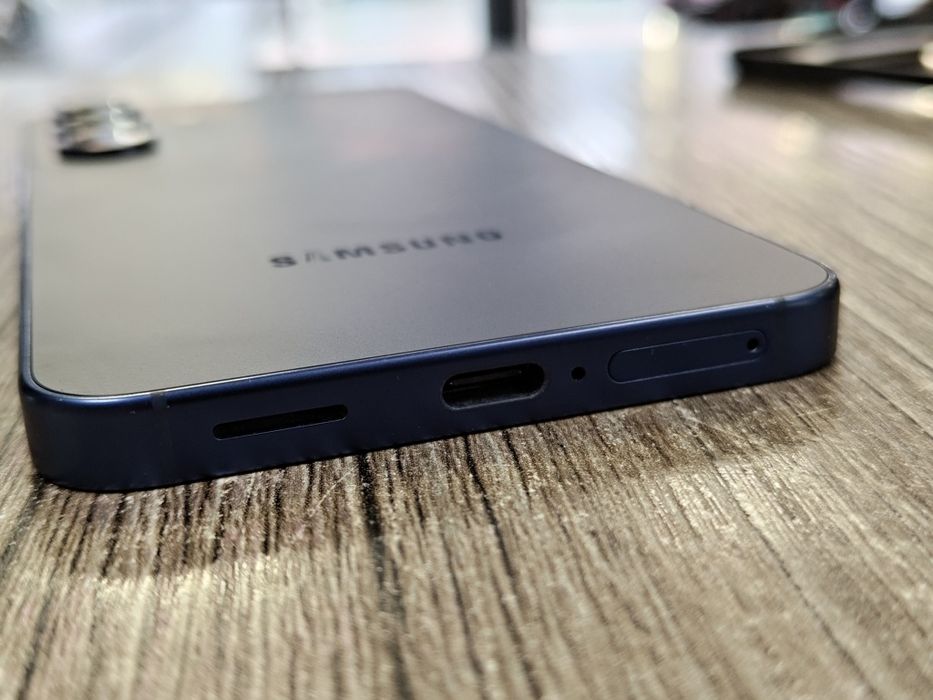 Samsung Galaxy S25 / 128GB