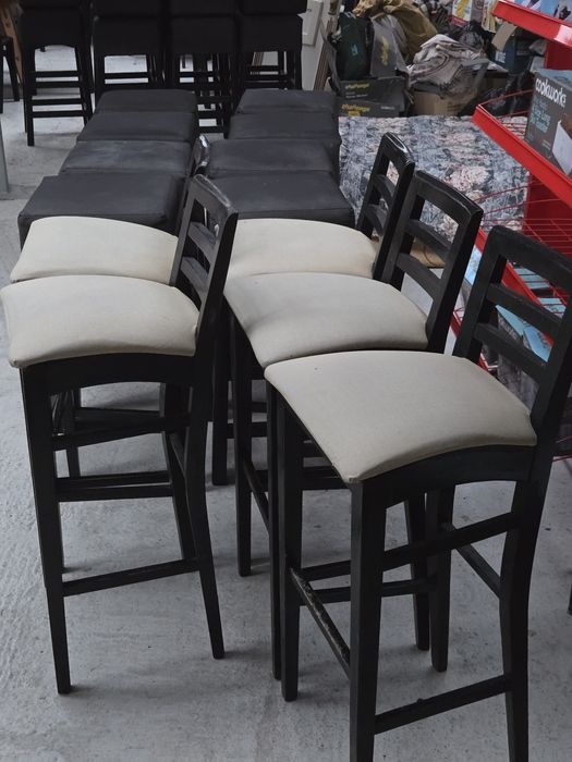 Бар стол от дърво