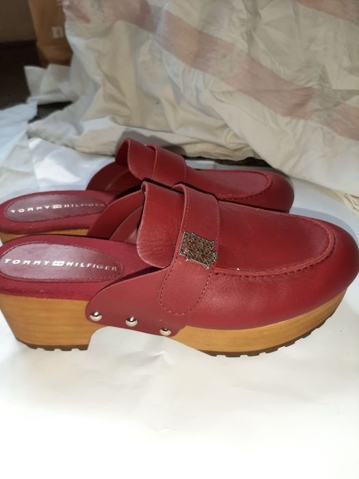 Papuci SandaleTommy Hilfiger  300 lei