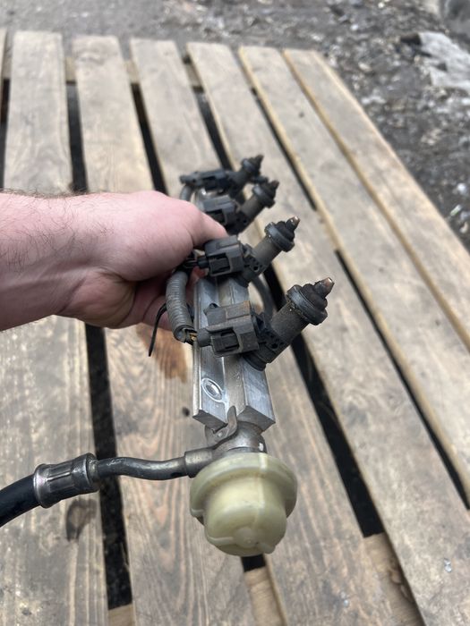 Форсунки на хонда 2.0  B20B