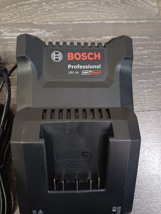 Комплект 4бр батерии 4ah + 2бр зарядни Bosch Professional  18V