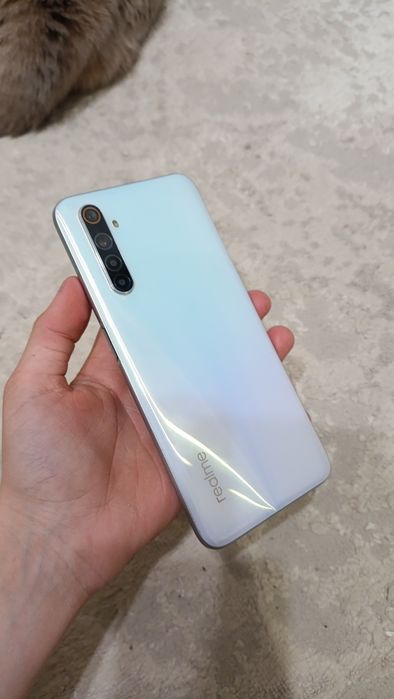 Продам телефон Realme 6