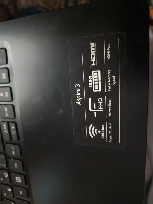 Noutebuk srochna sotiladi deyarli ishlanmagan