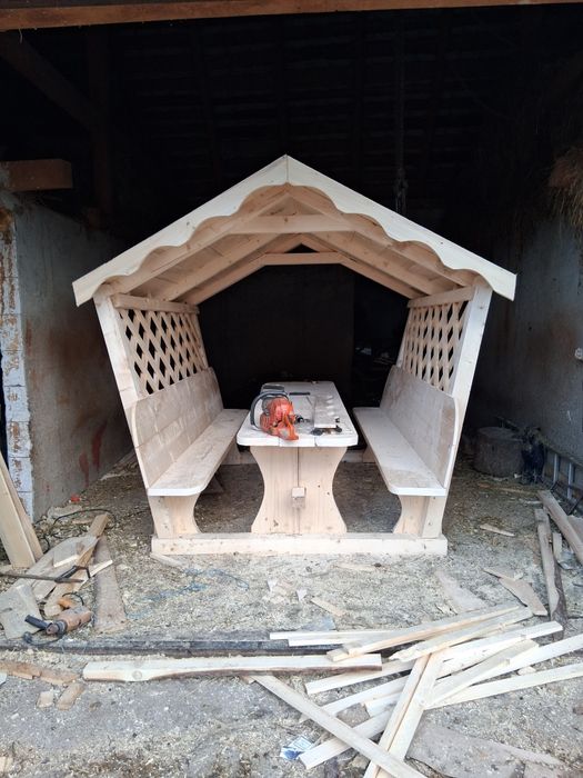 Vând foișor și leagăn