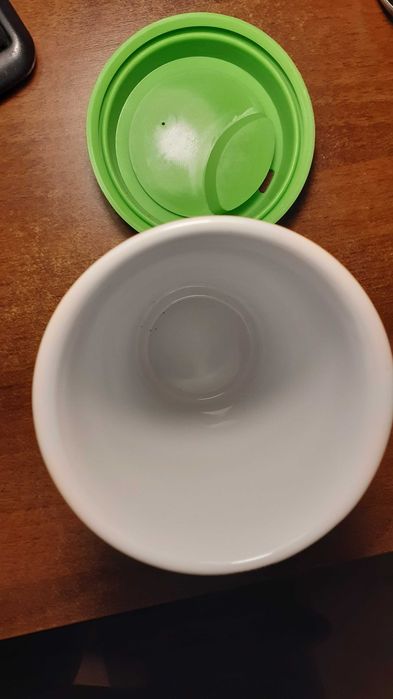чаша порцеланова със силиконов държач и силиконов капак за къмпинг
