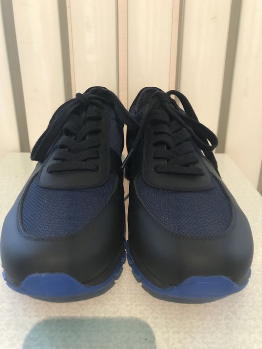 Кроссовки стильные