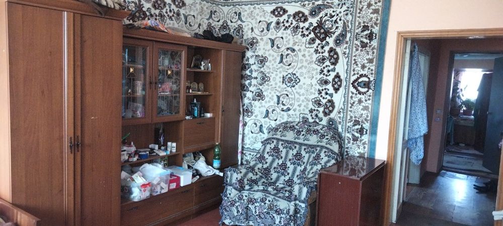 Продам б/у стенку -горку