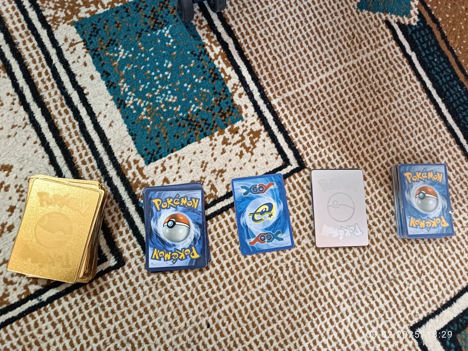 Продаю свои карты покемон 154 карты.