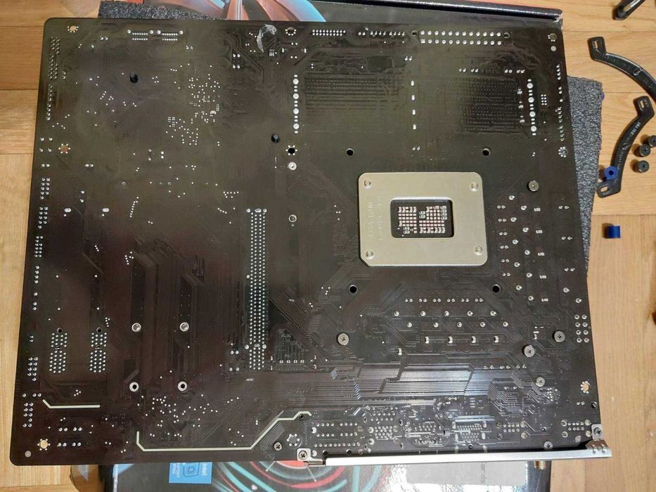 Intel Core i5 12600K + Gigabyte B760 Gaming X AX Wi-Fi DDR5