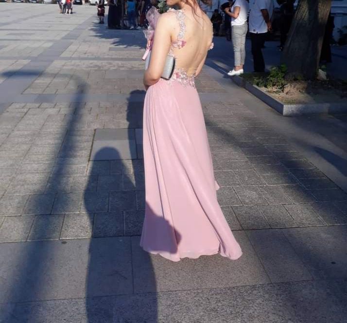 Нежна бална рокля