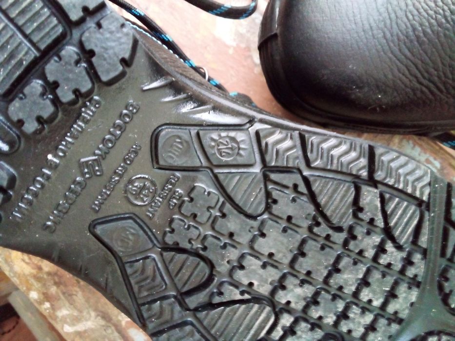 Продам зимние ботинки 39 размер