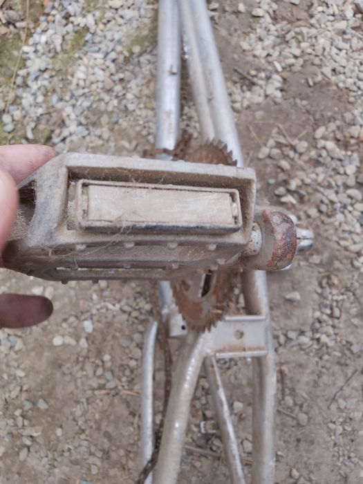 Vând bicicleta pentru piese