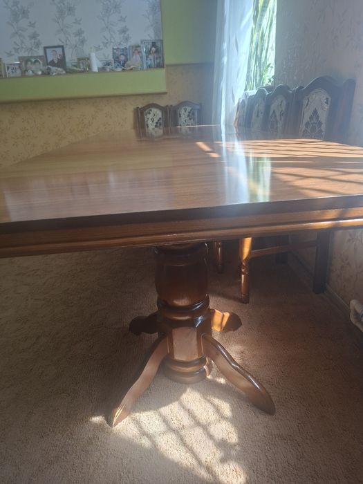 Продаётся Стол стульями