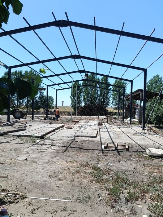 Vand si construiesc o gama larga de hale sau structuri metalice noi ne