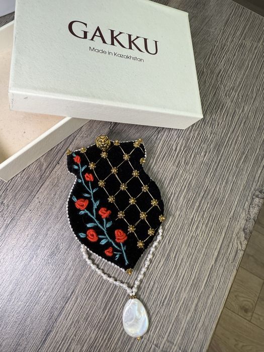 Продам новую брошь