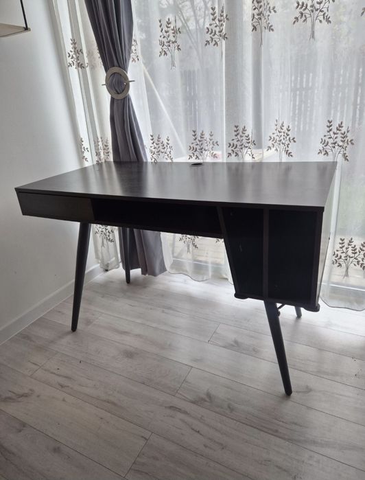 Birou de lemn maro închis