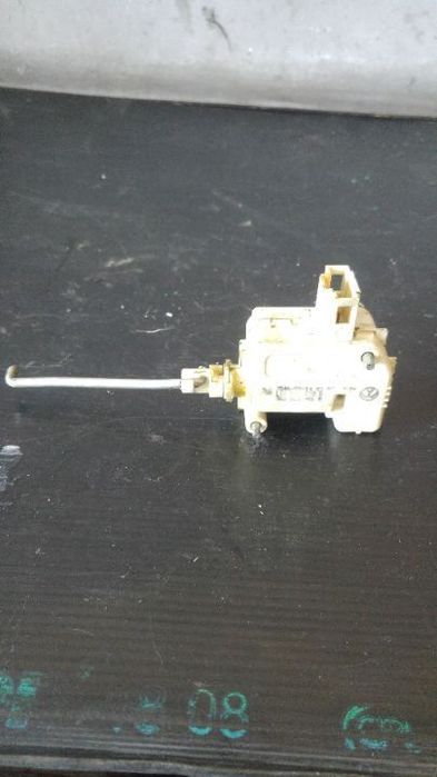 motoras deschidere usa rezervor vw golf 4 1J1 cod 1j6862159a