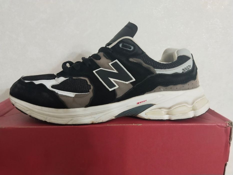 New Balance 2002r