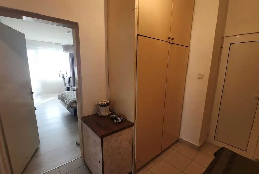 Продава двустаен апартамент в кв. Дружба 1