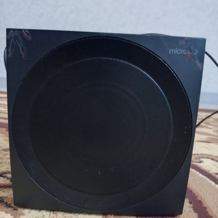 Колонки с саббуфером