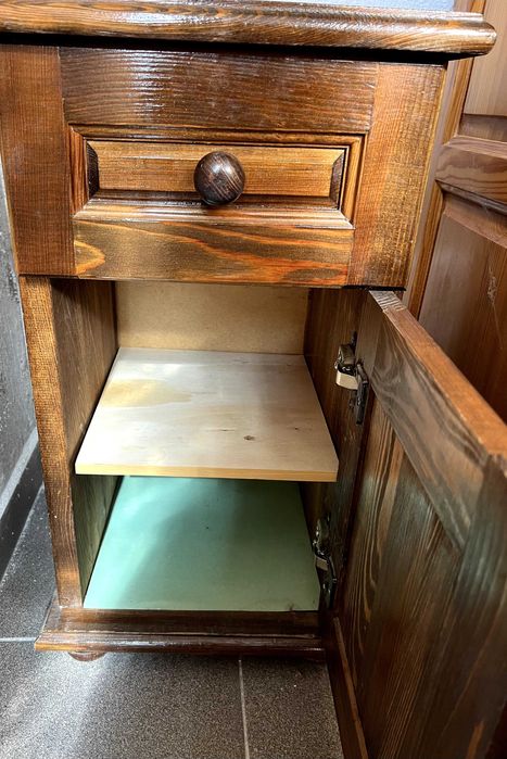 Нощно шкафче от дърво