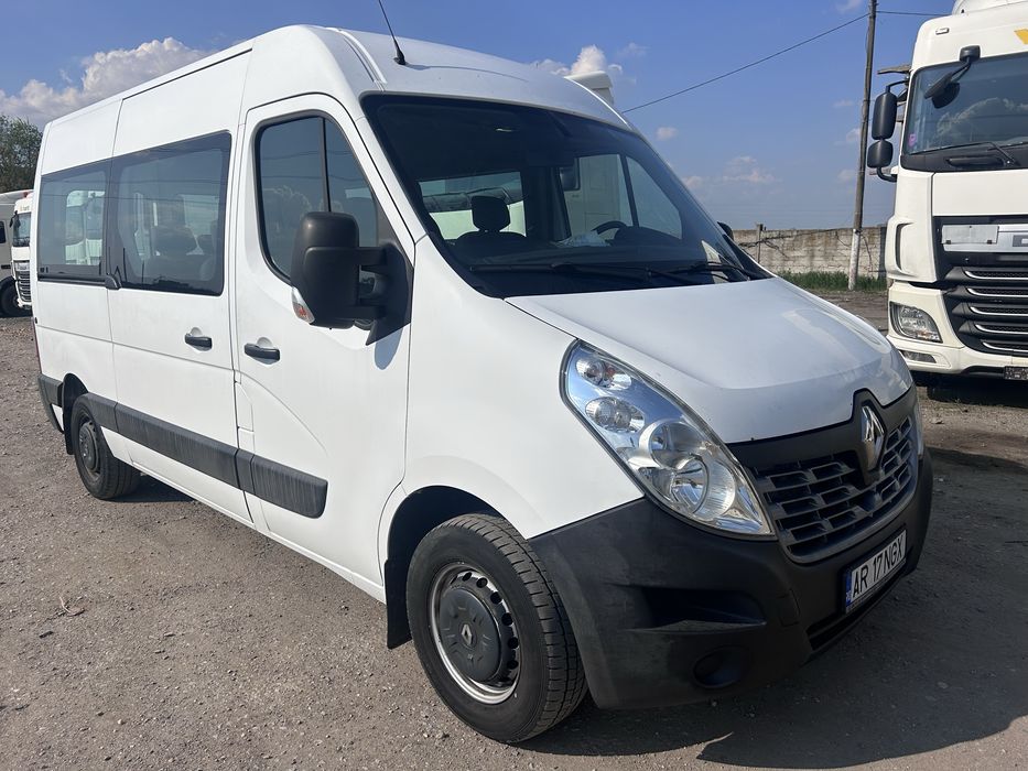 Renault Master 3 an 2018 cu 8+1 locuri