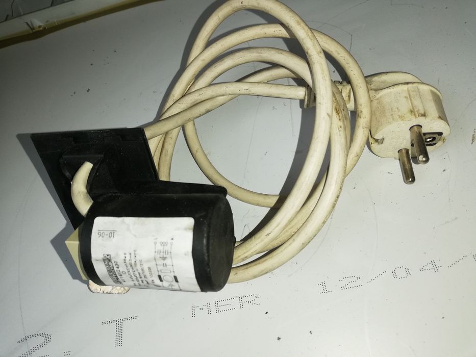 Продавам части за пералня Indesit