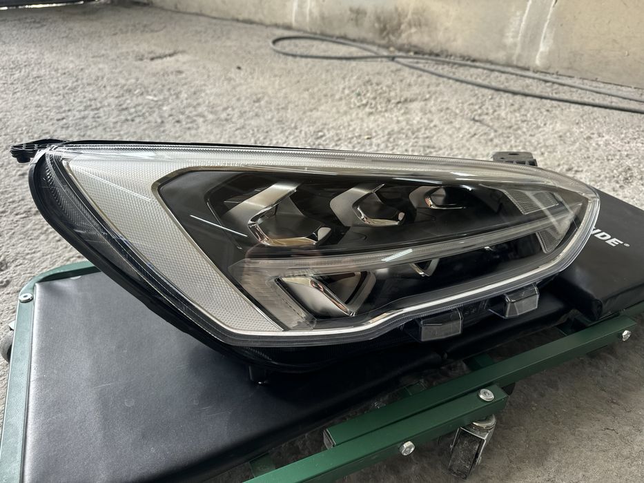 Десен фар за Ford Focus 2018-2022