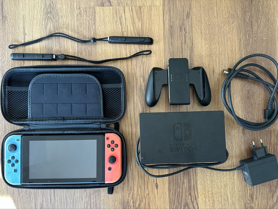 Nintendo Switch с калъф и подложки