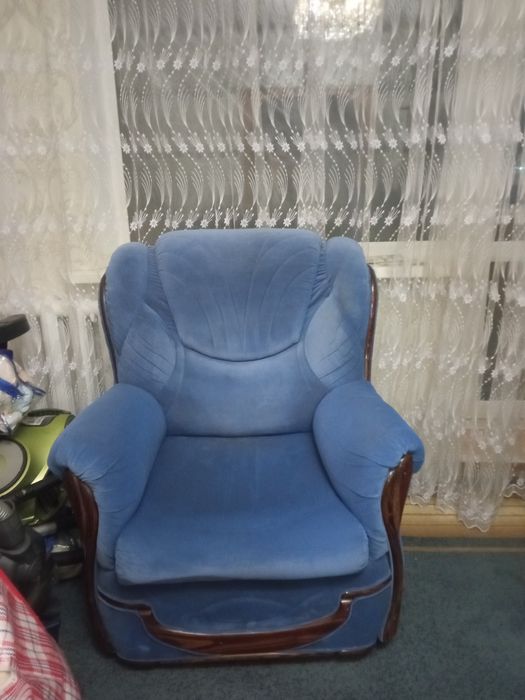 Отдам в дар диван угловой и кресло