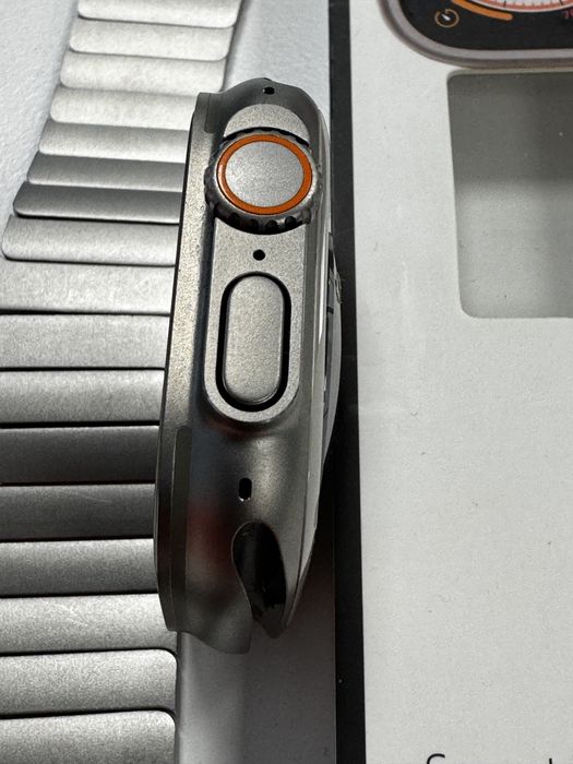 Продавам Apple Watch Ultra 2 Titanium Silver