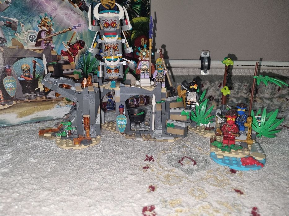 LEGO Ninjago 71747 Деревня Хранителей
