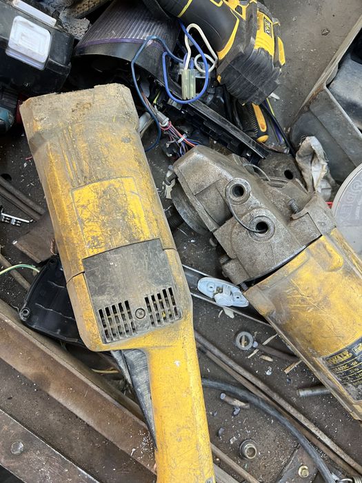 болгарки Dewalt 230