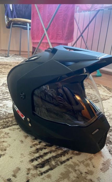 Продам шлем мотард