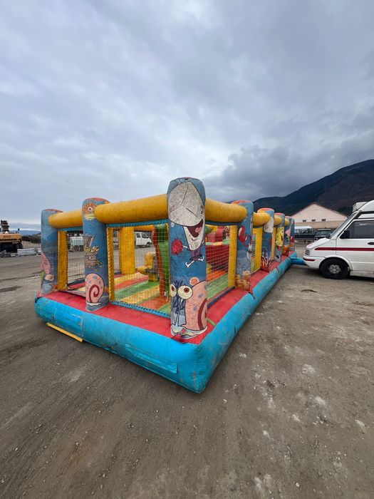 Надуваем батут Спондж Боб