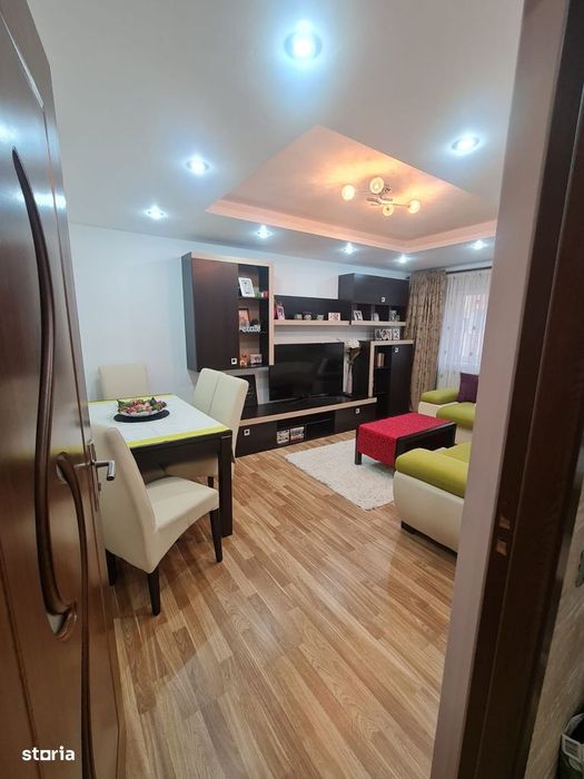 Apartament 3 camere 72 mp Bradet , etaj 3, finisat, mobilat, utilat — fotografia 3