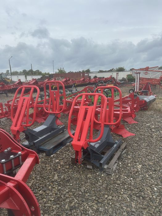 Clesti manevrat baloti . Coasa . Infoliator . Grebla