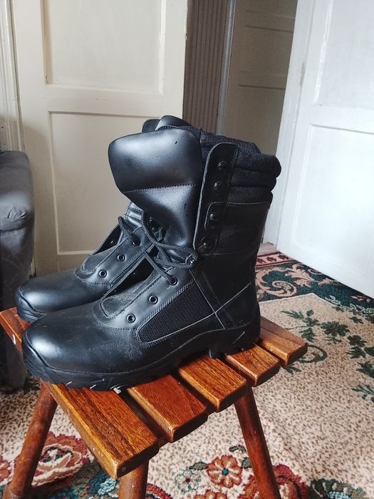 Продам берцы кожанные43 новые ,