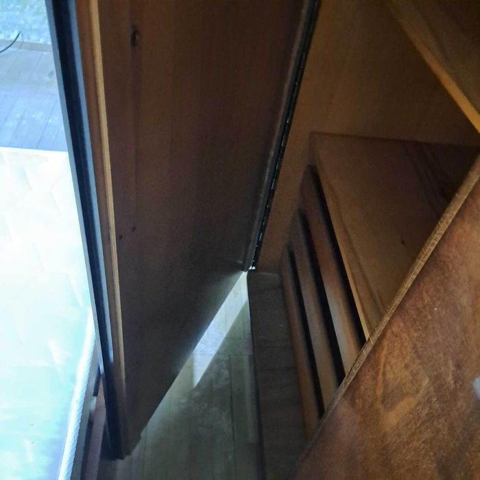 Ретро Трикрилен Гардероб от Орех