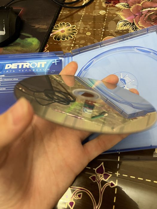 Продам игру Detroit