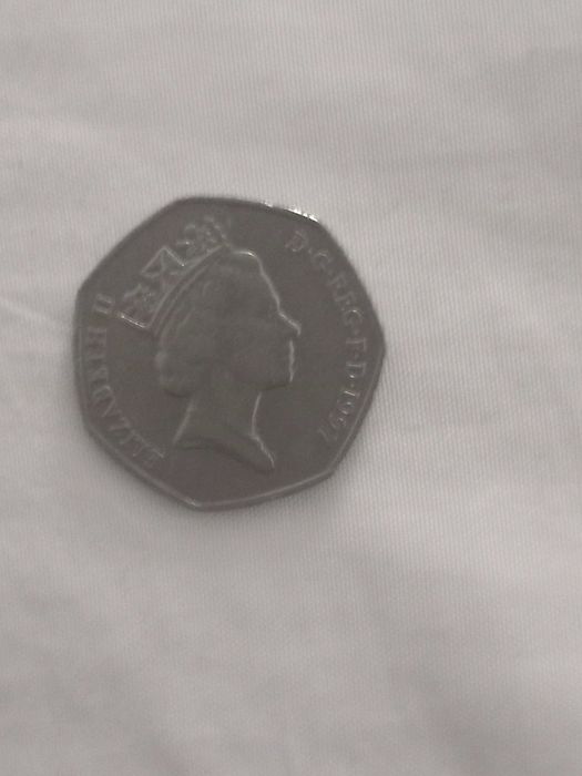 Monedă 50 pence venue vechie de colectie din 1997