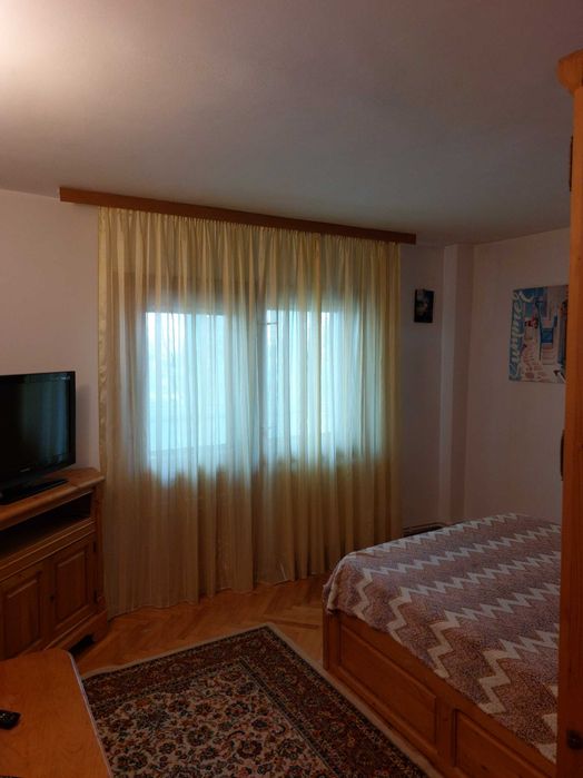 Apartament 3 camere de închiriat