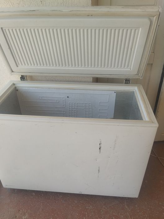 Холодильник сотилади