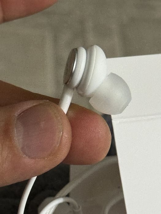 Наушники Samsung c Type-c разъёмом , новые!