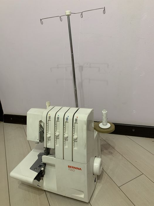 Оверлок Bernina 700D почти новый