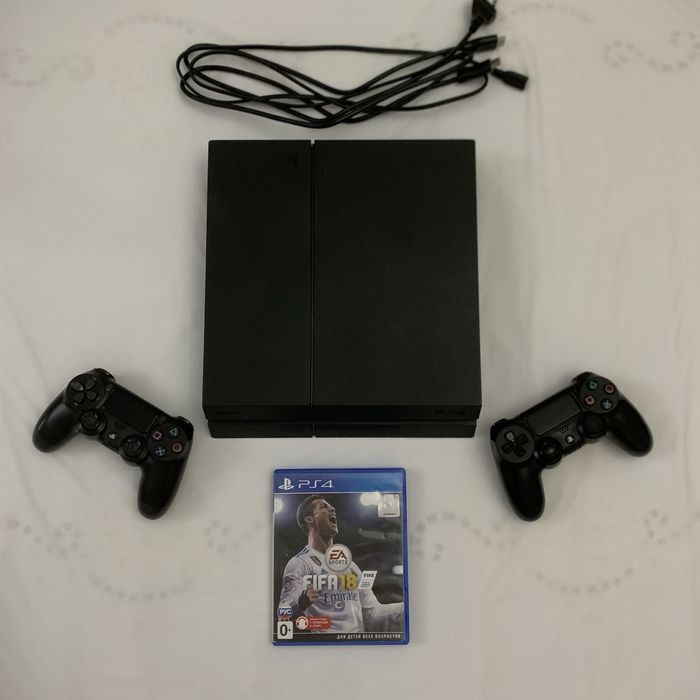 PS4 + 2 джойстика + GTA 5 + FIFA