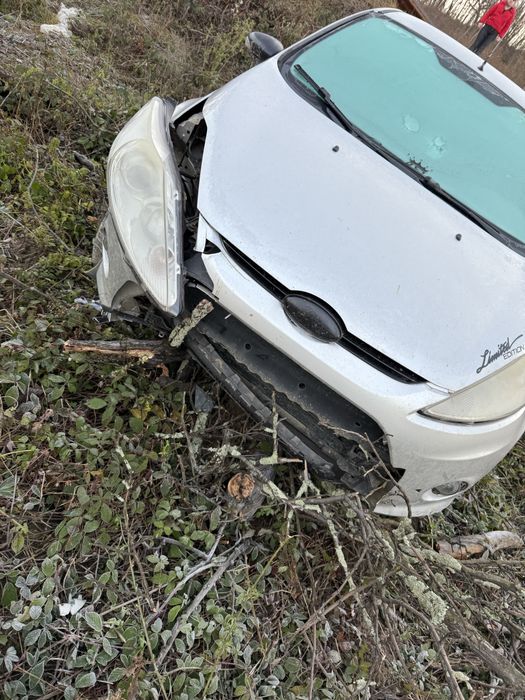 Vand intreg sau dezmembrez